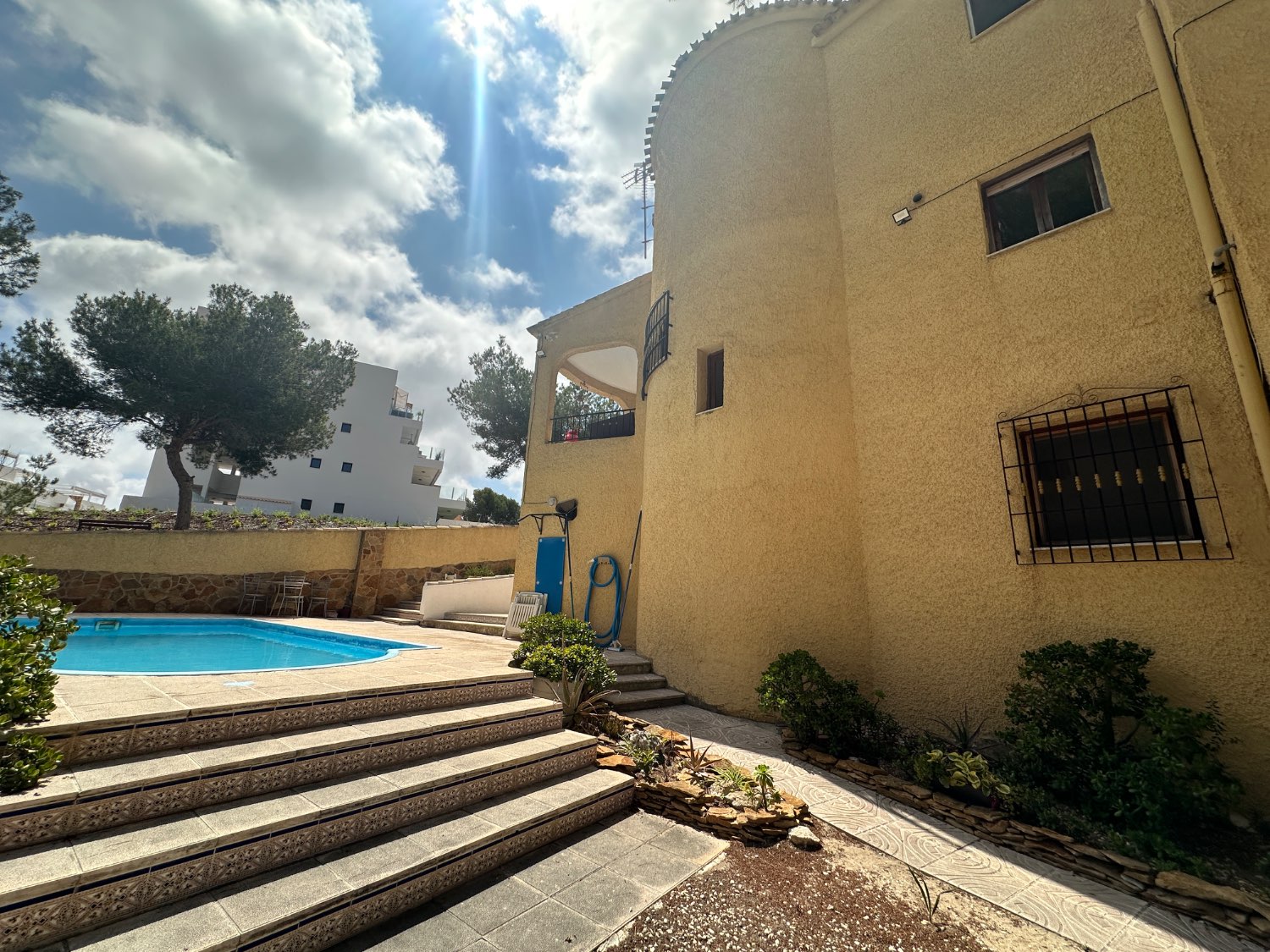 Espectacular chalet independiente con piscina privada en Las Filipinas, Villamartín