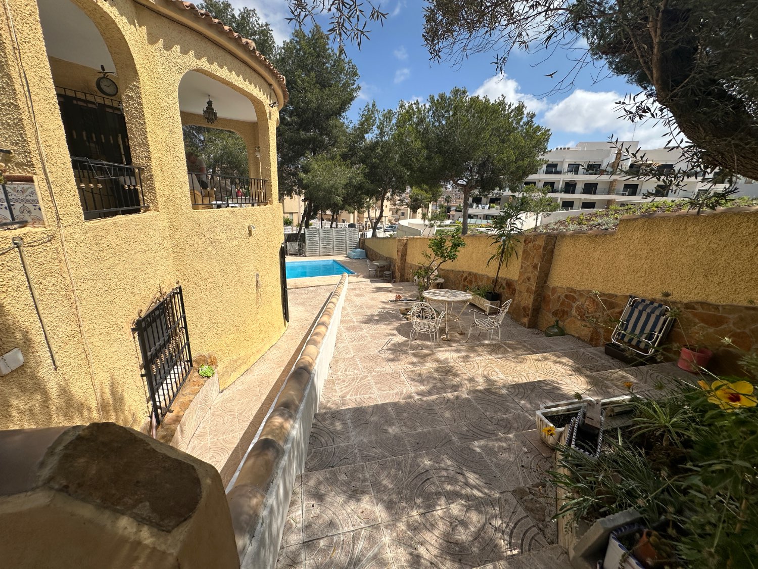 Espectacular chalet independiente con piscina privada en Las Filipinas, Villamartín