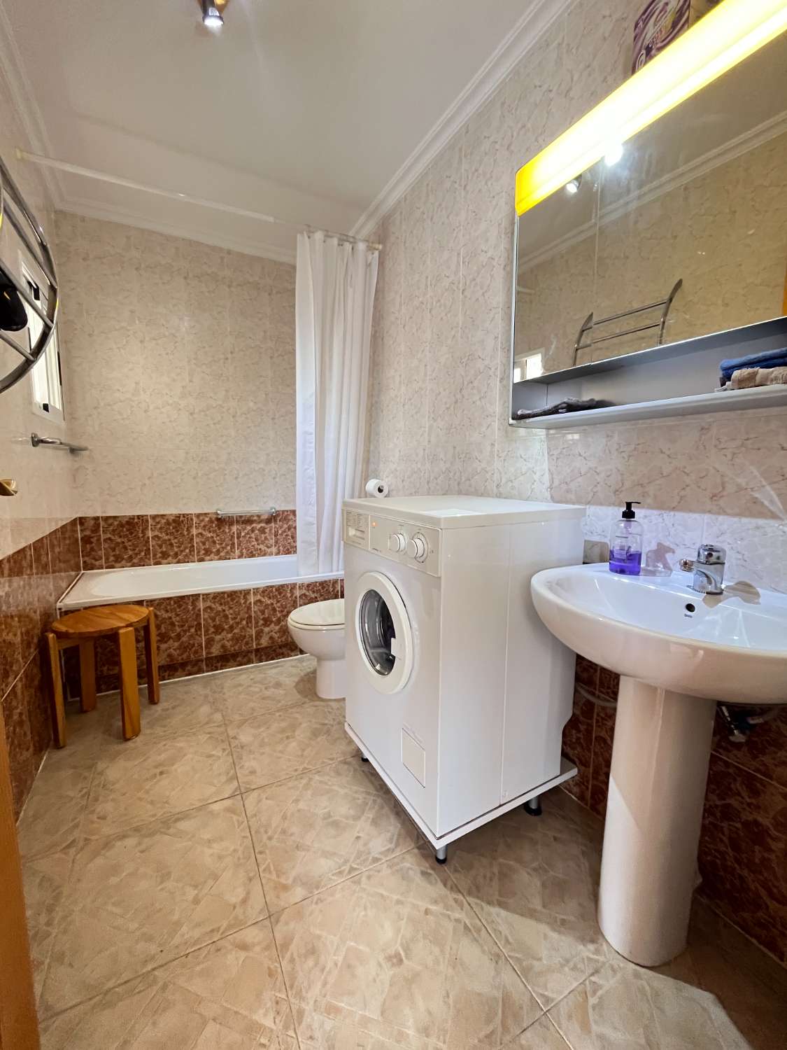 Preciosa Vivienda Tipo Quad de 3 Dormitorios y 2 Baños con Piscina Comunitaria en Comunidad Cerrada – Playa Flamenca