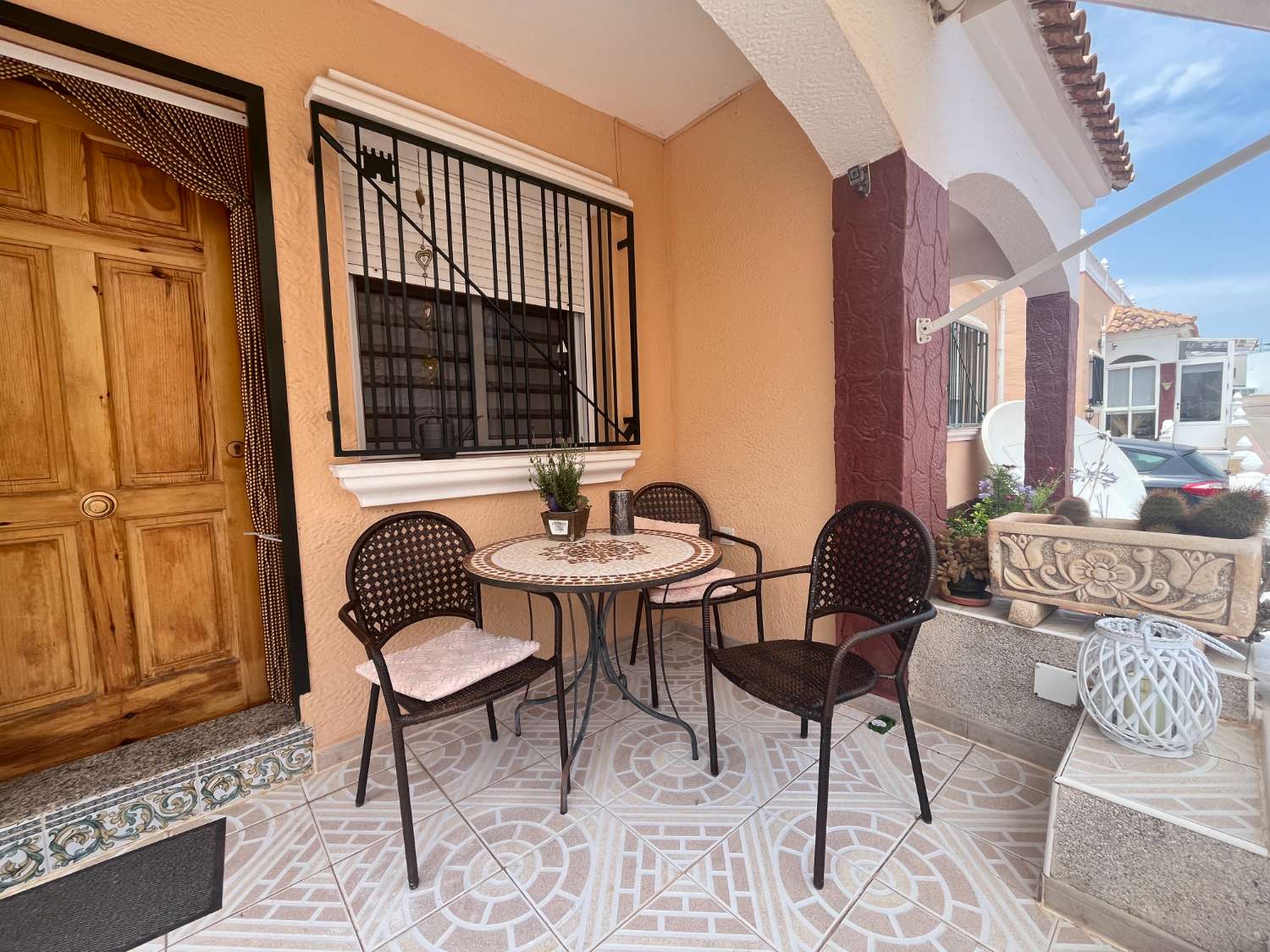 Preciosa Vivienda Tipo Quad de 3 Dormitorios y 2 Baños con Piscina Comunitaria en Comunidad Cerrada – Playa Flamenca