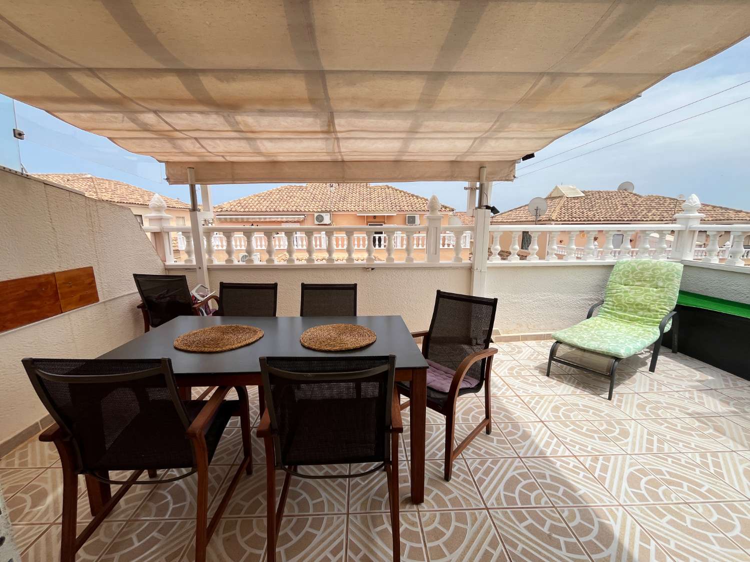 Preciosa Vivienda Tipo Quad de 3 Dormitorios y 2 Baños con Piscina Comunitaria en Comunidad Cerrada – Playa Flamenca