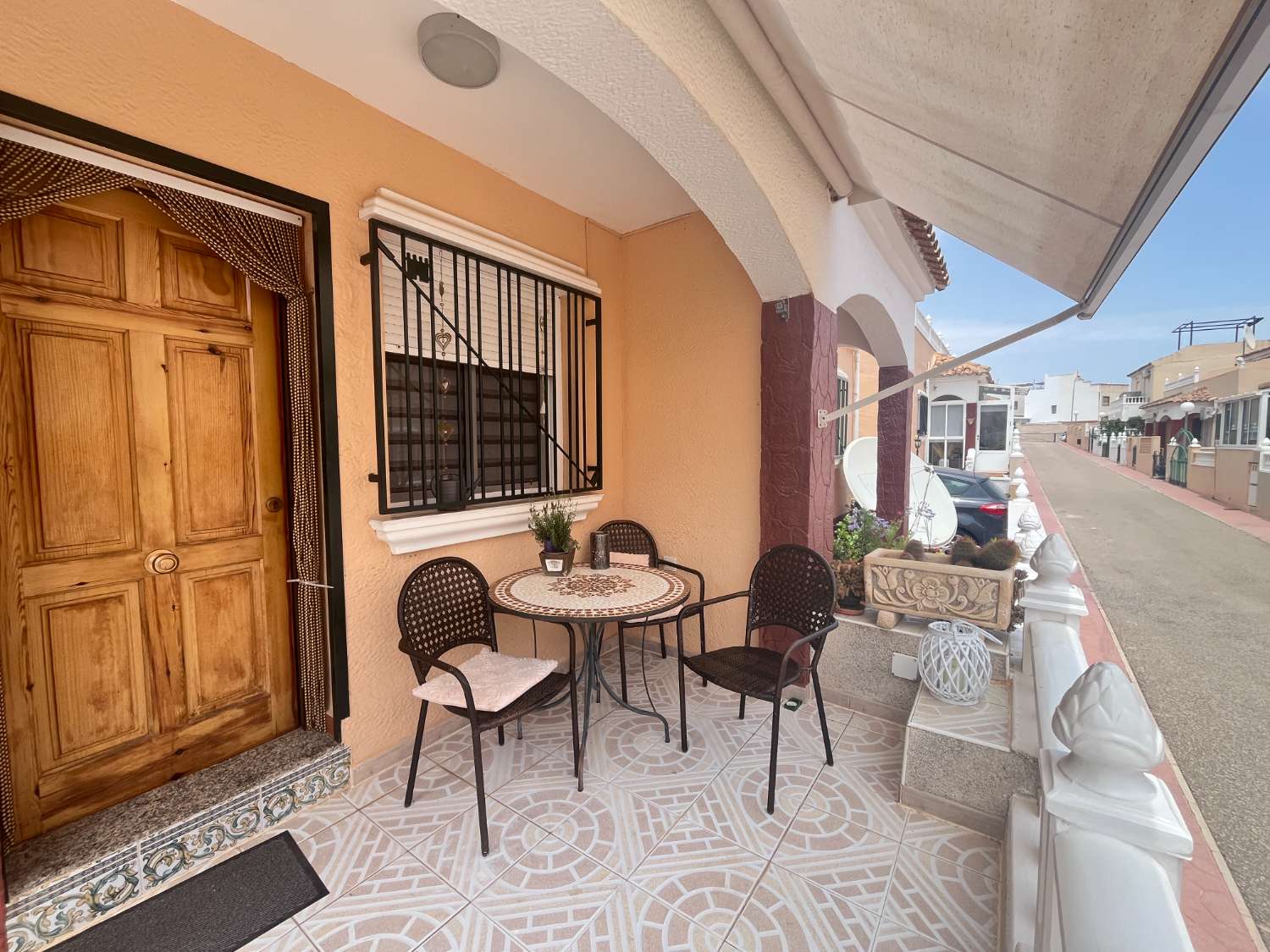 Preciosa Vivienda Tipo Quad de 3 Dormitorios y 2 Baños con Piscina Comunitaria en Comunidad Cerrada – Playa Flamenca