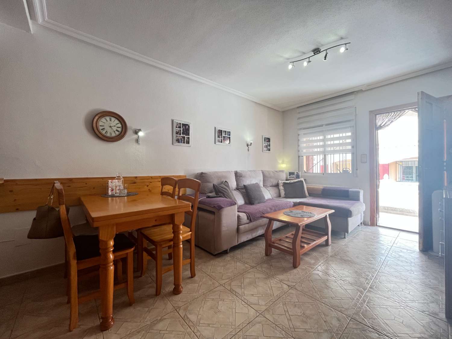 Preciosa Vivienda Tipo Quad de 3 Dormitorios y 2 Baños con Piscina Comunitaria en Comunidad Cerrada – Playa Flamenca