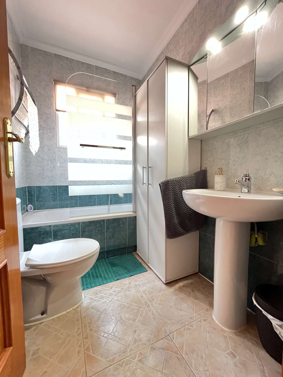 Preciosa Vivienda Tipo Quad de 3 Dormitorios y 2 Baños con Piscina Comunitaria en Comunidad Cerrada – Playa Flamenca