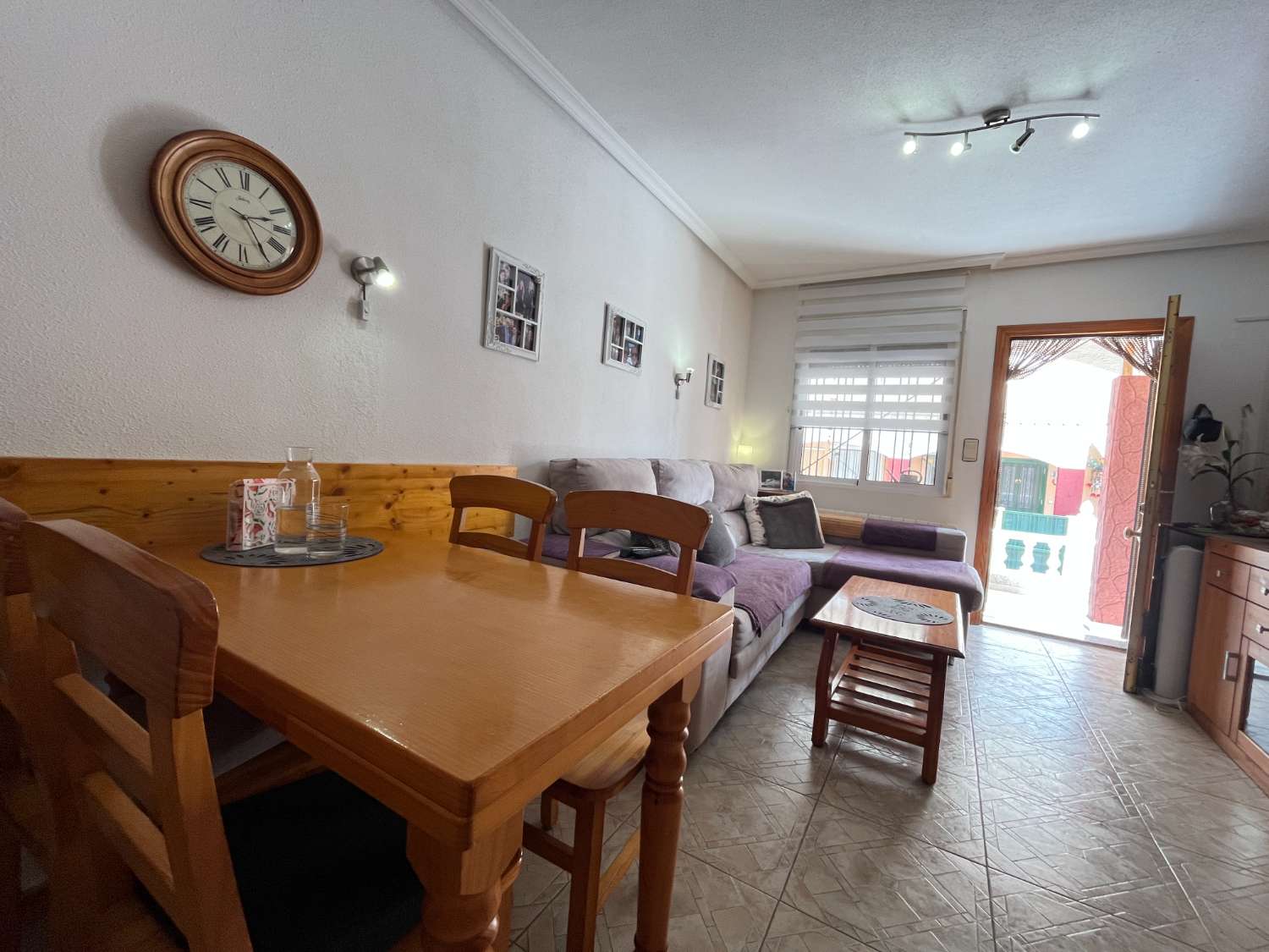 Preciosa Vivienda Tipo Quad de 3 Dormitorios y 2 Baños con Piscina Comunitaria en Comunidad Cerrada – Playa Flamenca