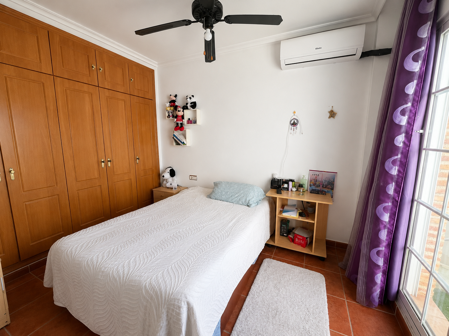 3 bedroom, 2 bathroom duplex with communal pool