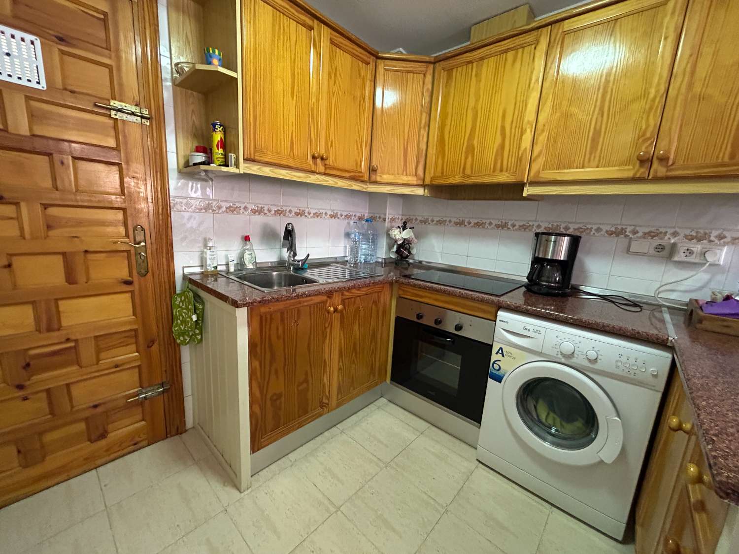 Bonito y acogedor apartamento en la planta baja con 2 dormitorios y 1 baño.
