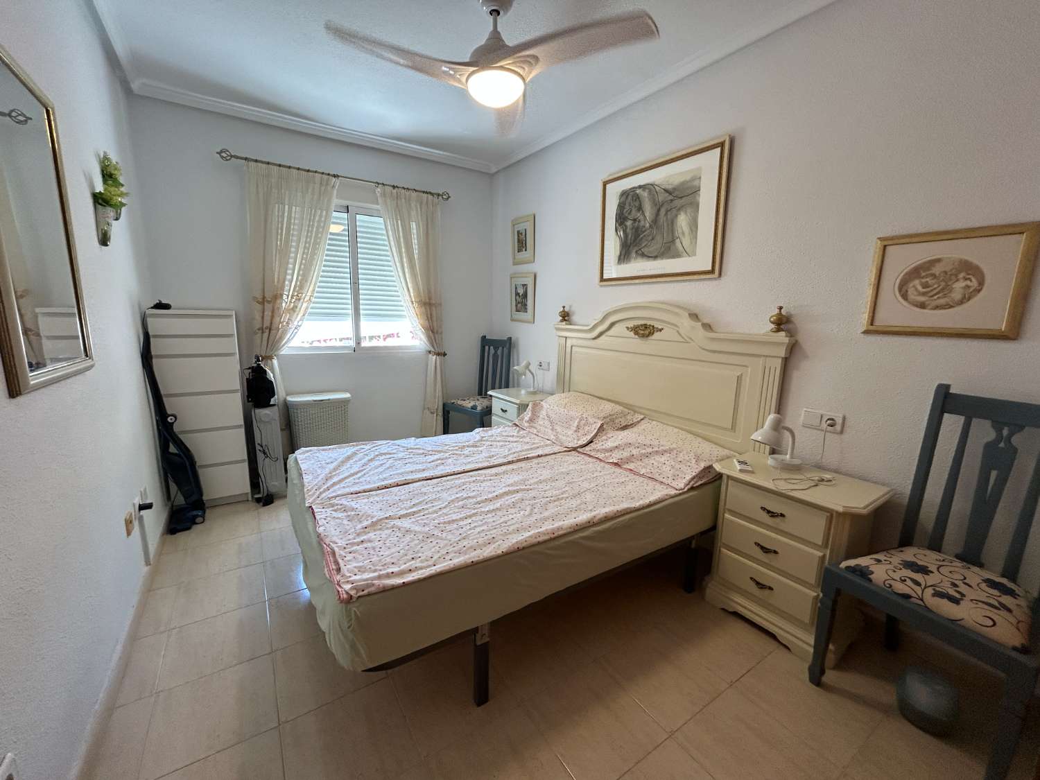 Bonito y acogedor apartamento en la planta baja con 2 dormitorios y 1 baño.