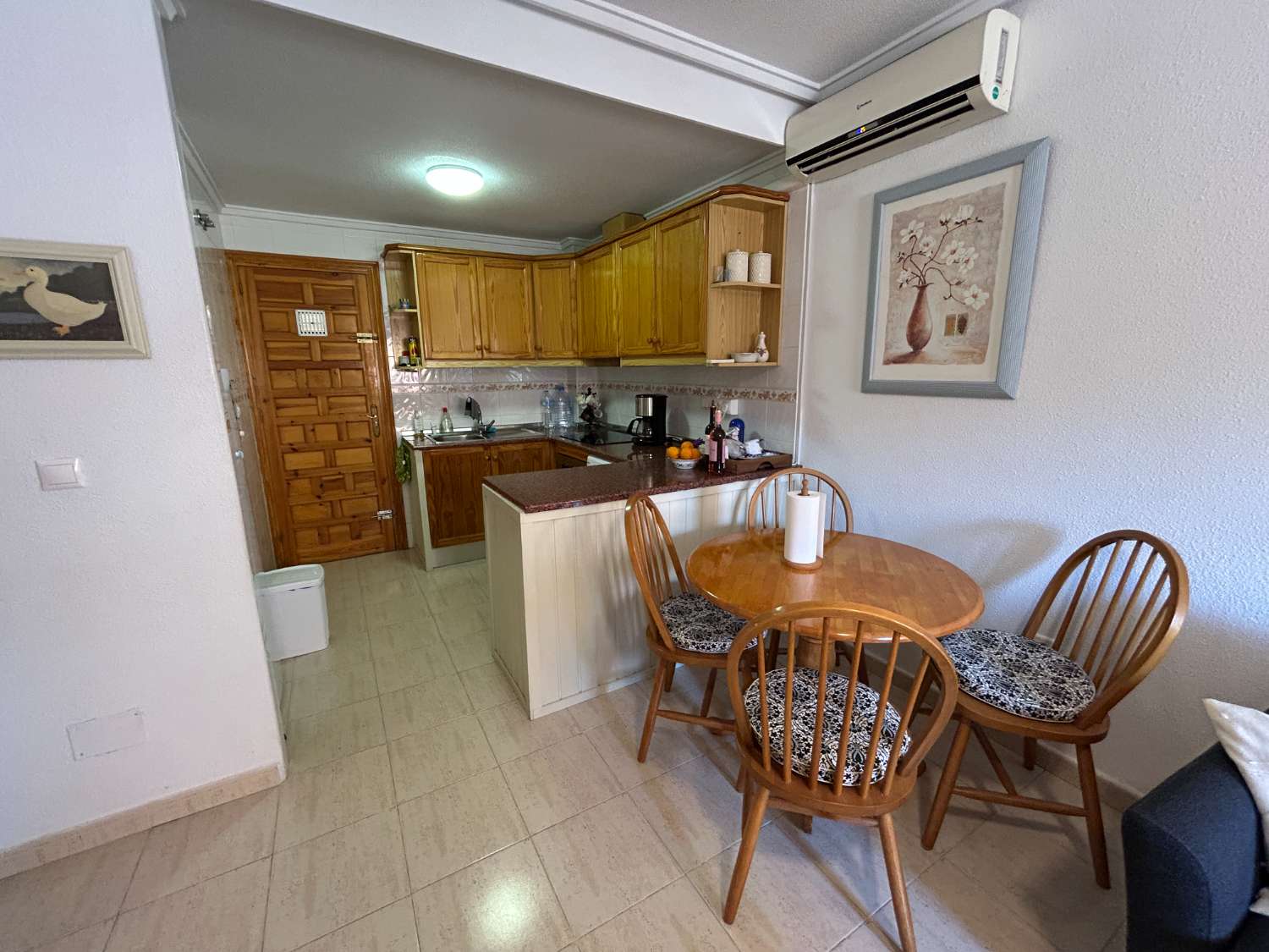 Bonito y acogedor apartamento en la planta baja con 2 dormitorios y 1 baño.