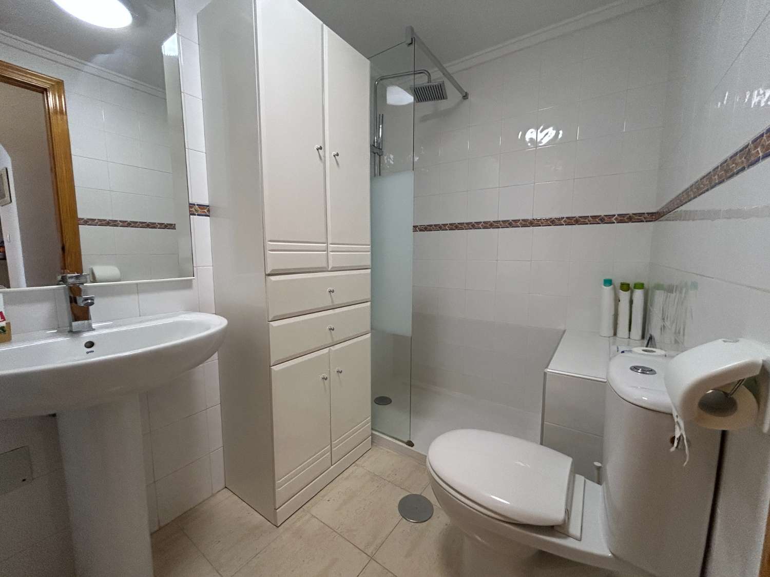 Bonito y acogedor apartamento en la planta baja con 2 dormitorios y 1 baño.