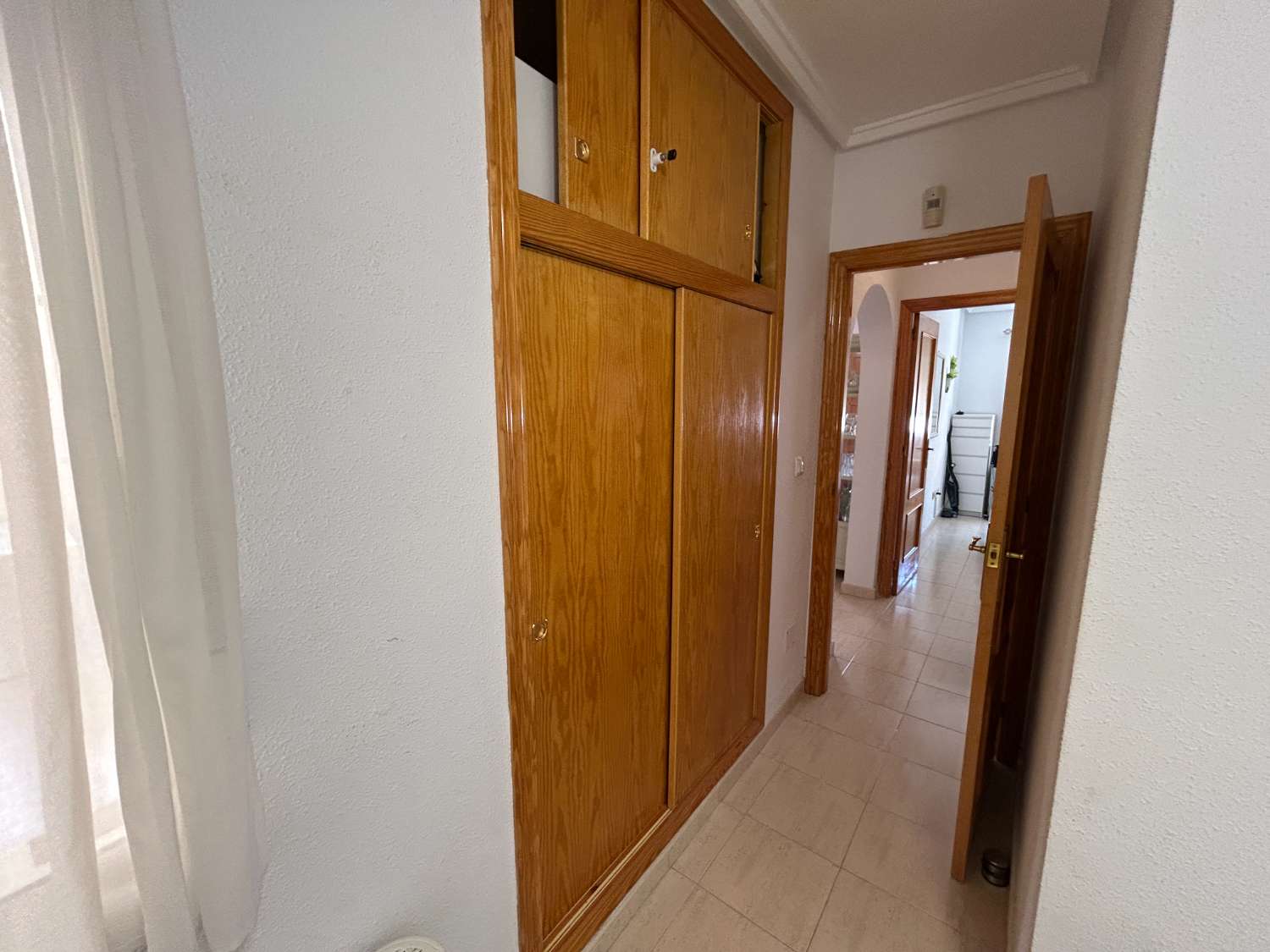 Bonito y acogedor apartamento en la planta baja con 2 dormitorios y 1 baño.