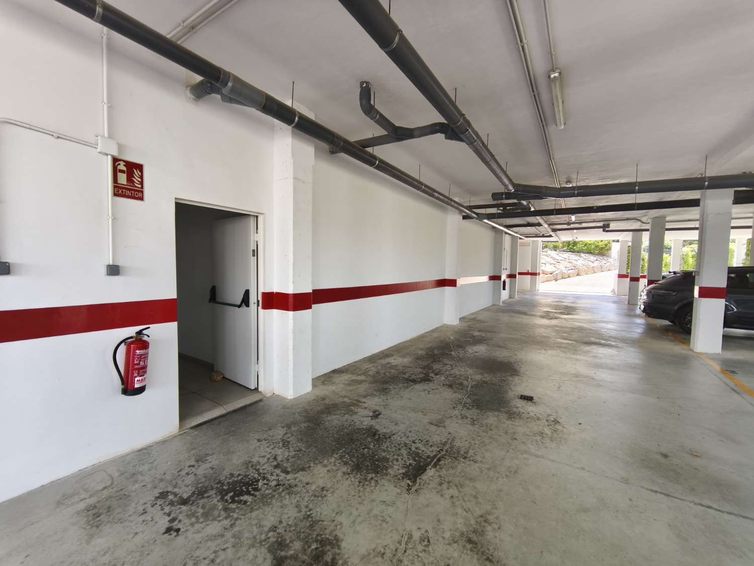 Apartamento de 2 dormitorios, 2 baños, 1 bodega, 1 plaza de garaje y 1 piscina comunitaria completamente nuevo