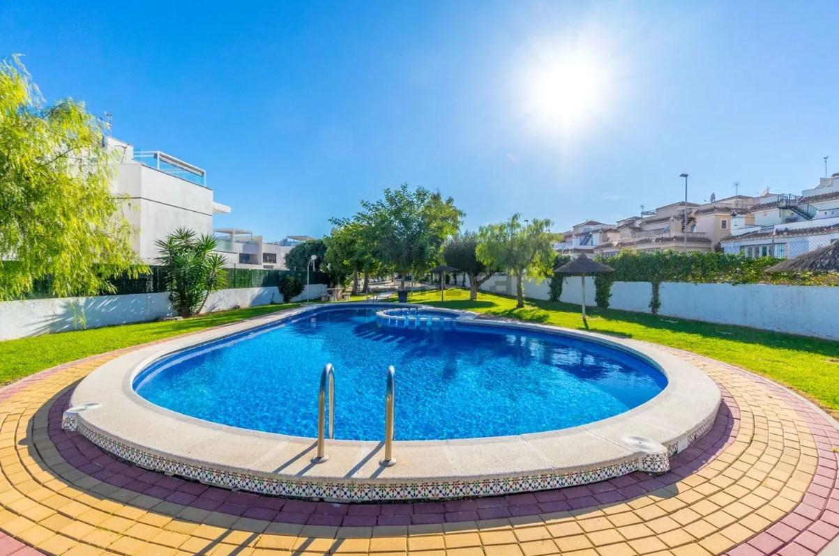 Modernes Traumhaus mit privatem Pool – Baujahr 2020, 3 Schlafzimmer