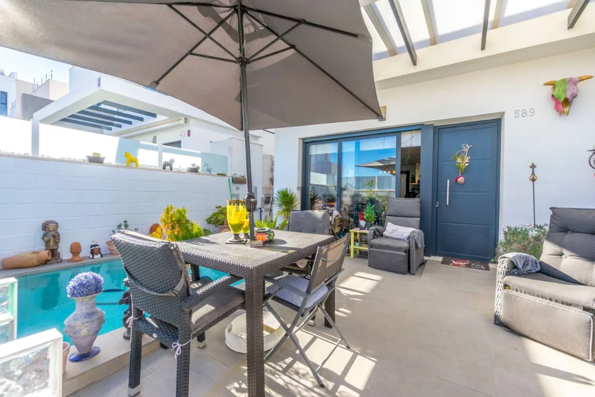 Modernes Traumhaus mit privatem Pool – Baujahr 2020, 3 Schlafzimmer