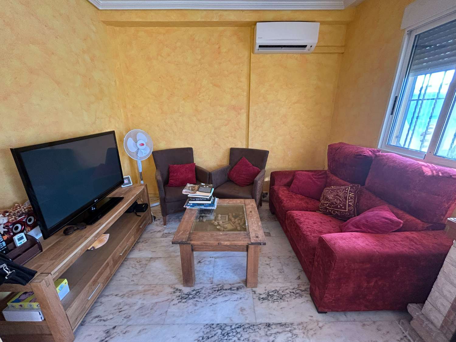 3 soverom, 2 bad hus med privat basseng.