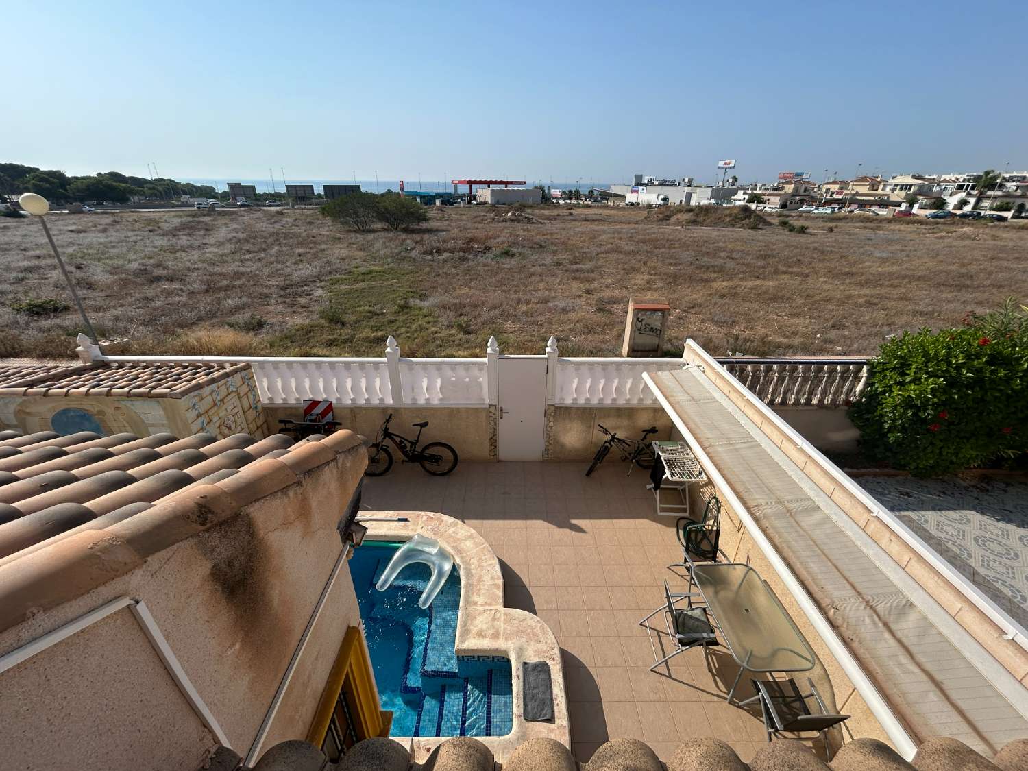 3 soverom, 2 bad hus med privat basseng.