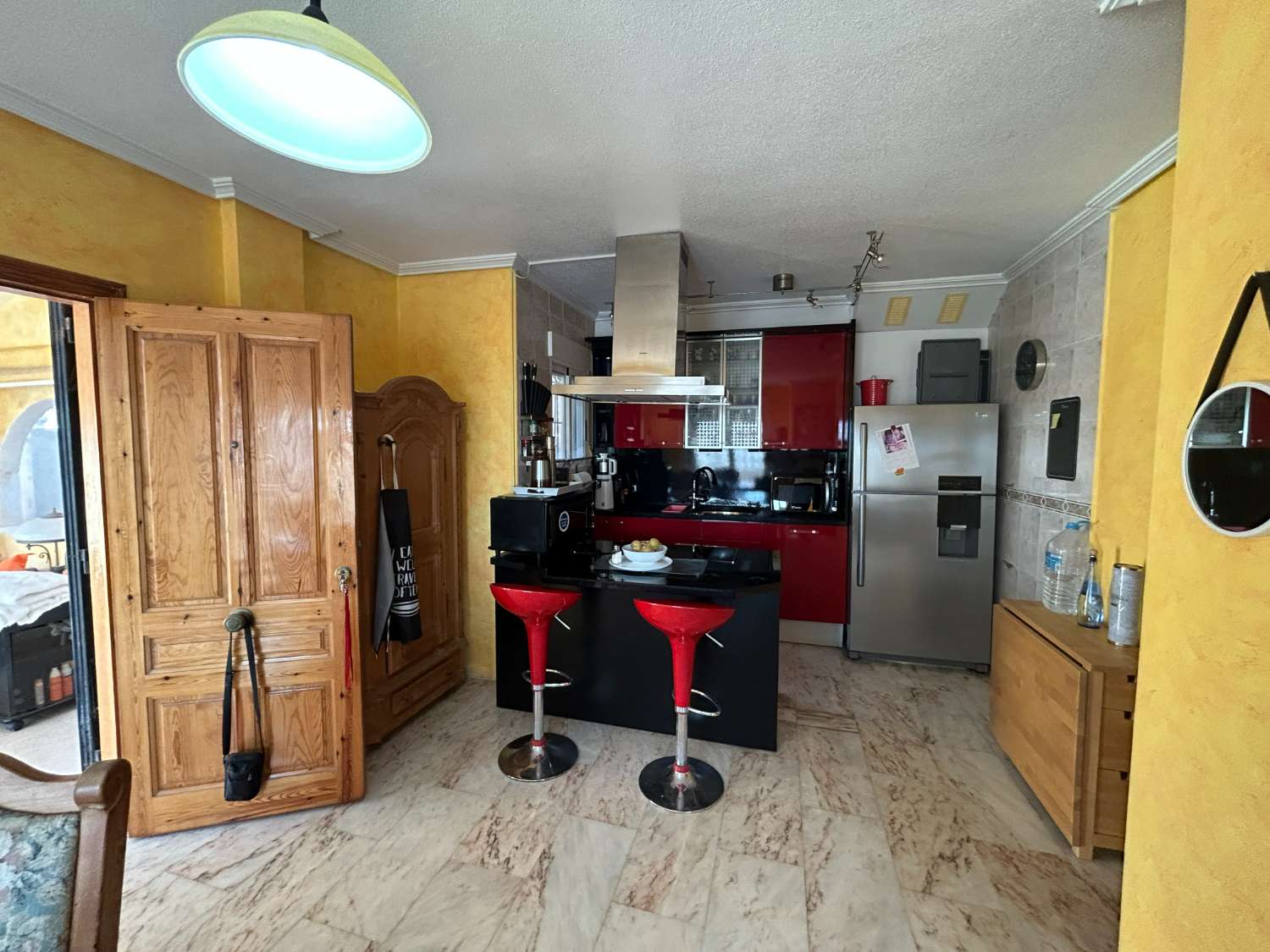 3 soverom, 2 bad hus med privat basseng.