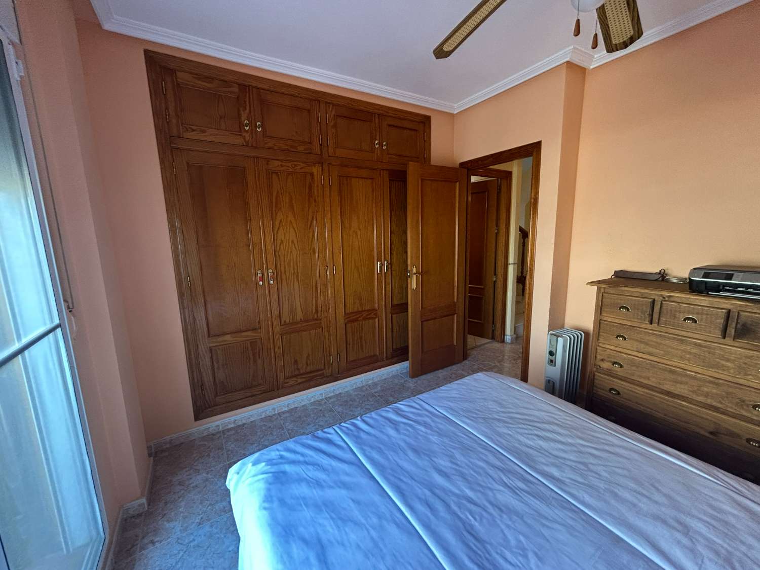 3 soverom, 2 bad hus med privat basseng.