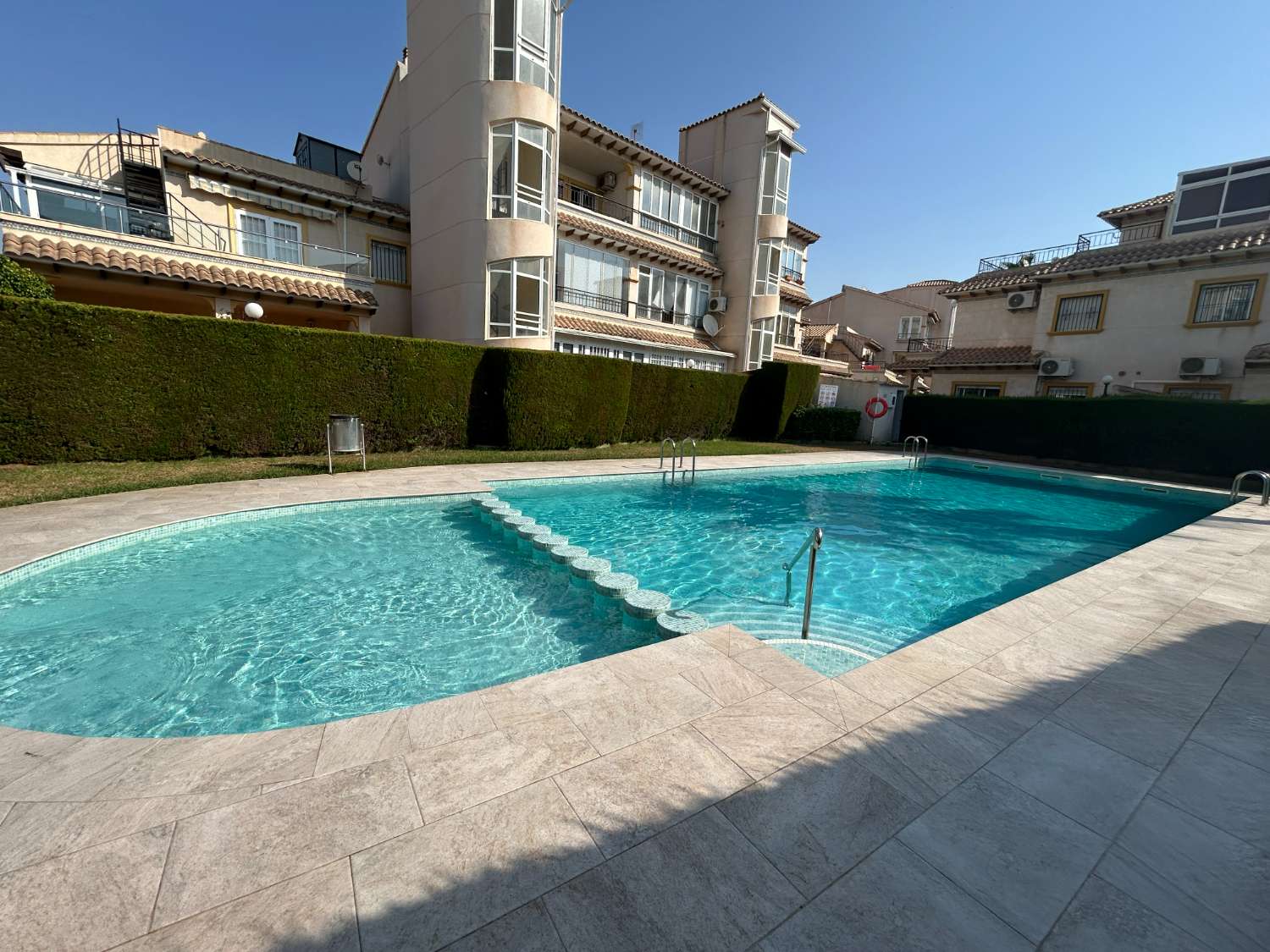 3 soverom, 2 bad hus med privat basseng.