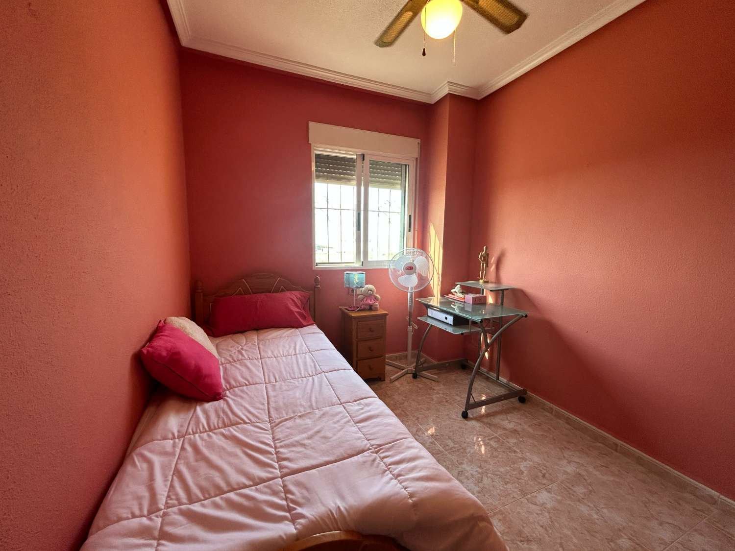 3 soverom, 2 bad hus med privat basseng.