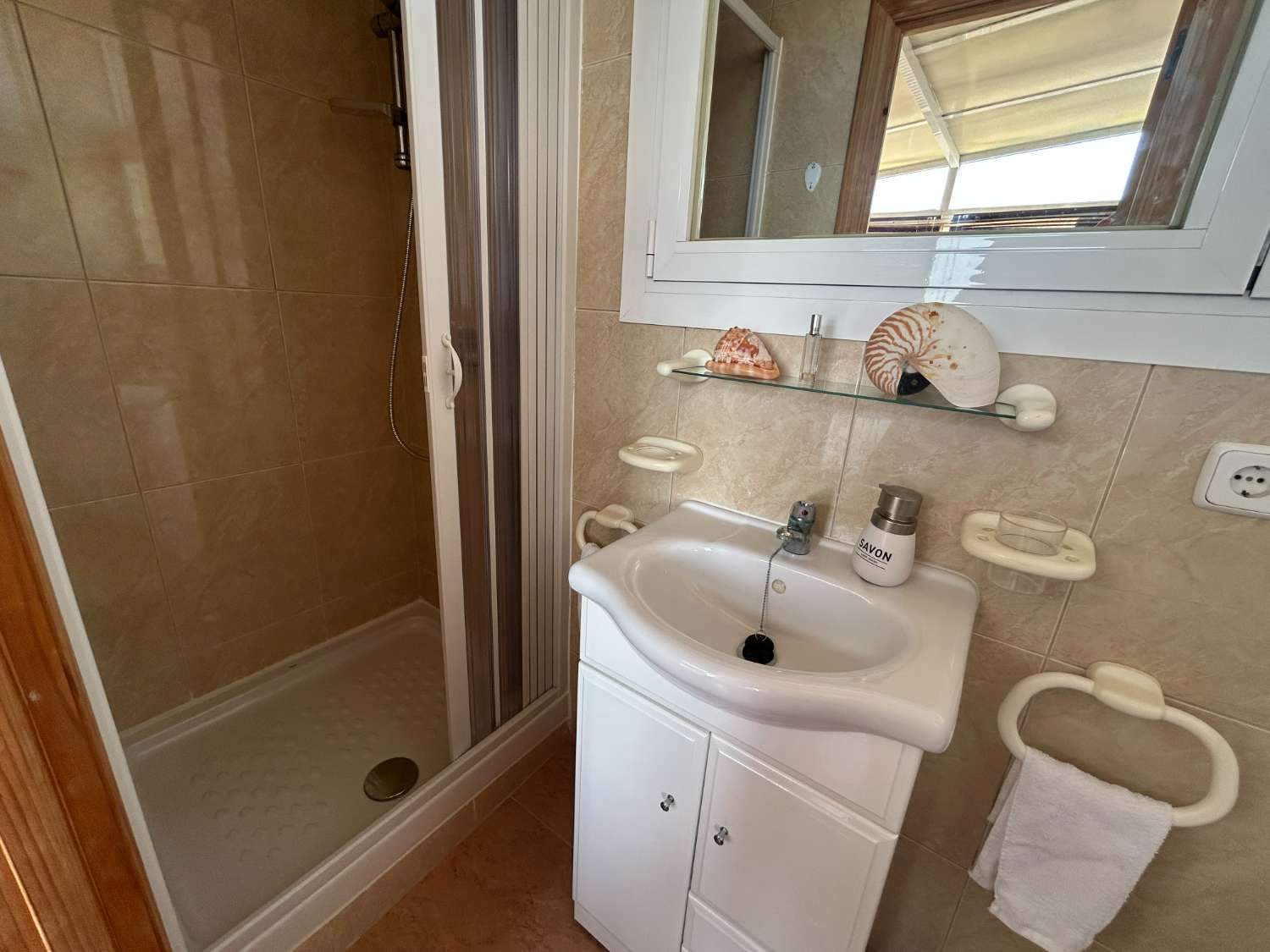 3 soverom, 2 bad hus med privat basseng.