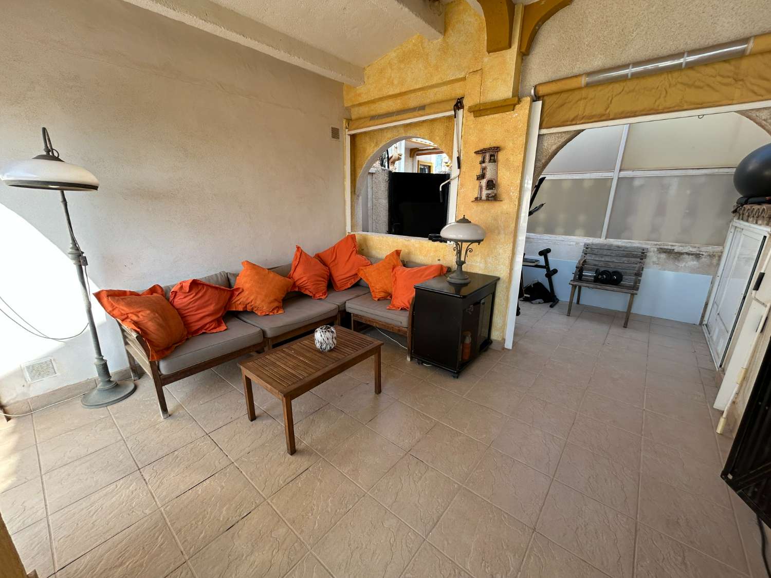 3 soverom, 2 bad hus med privat basseng.