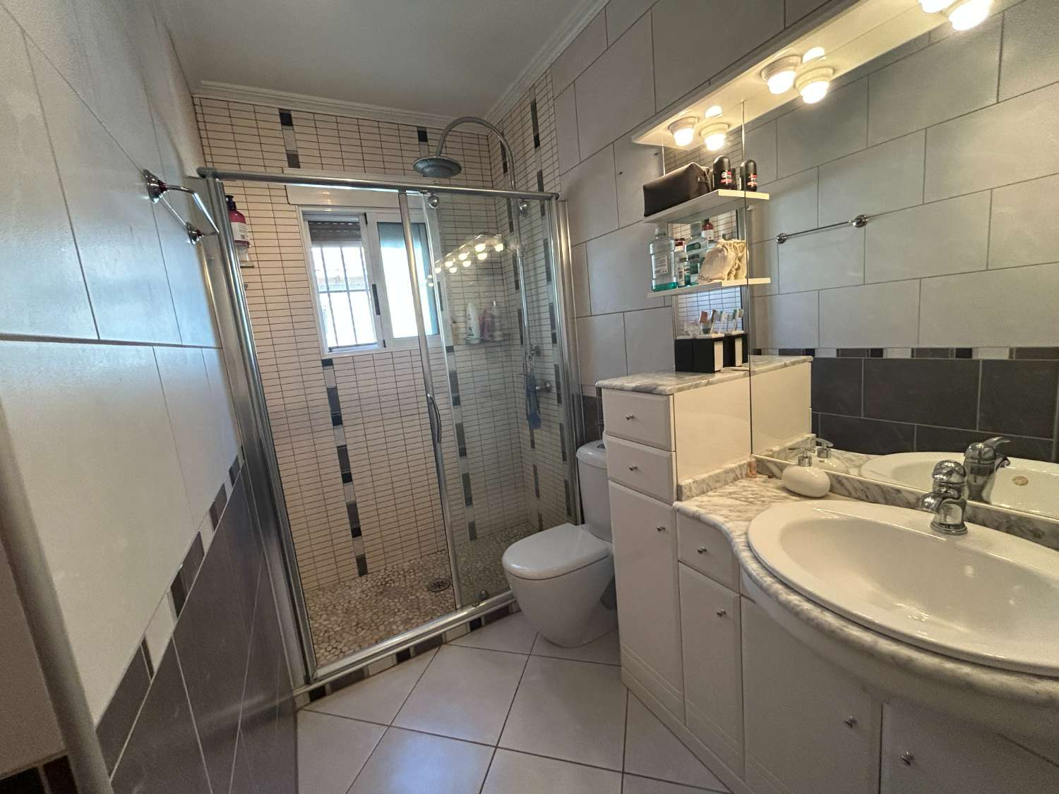 3 soverom, 2 bad hus med privat basseng.