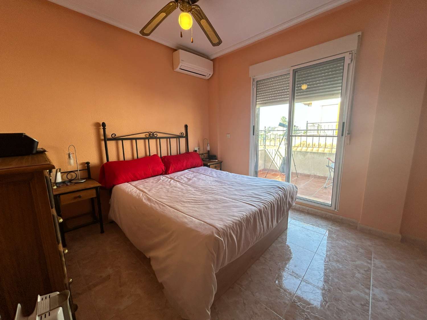 3 soverom, 2 bad hus med privat basseng.