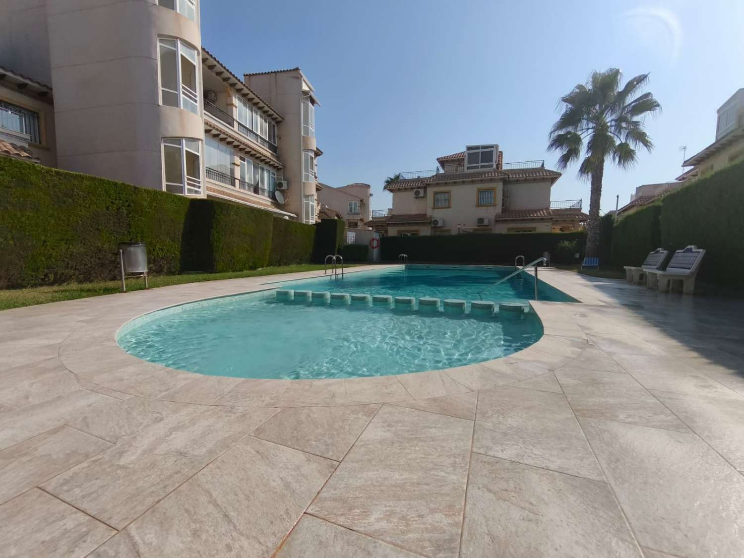 3 soverom, 2 bad hus med privat basseng.