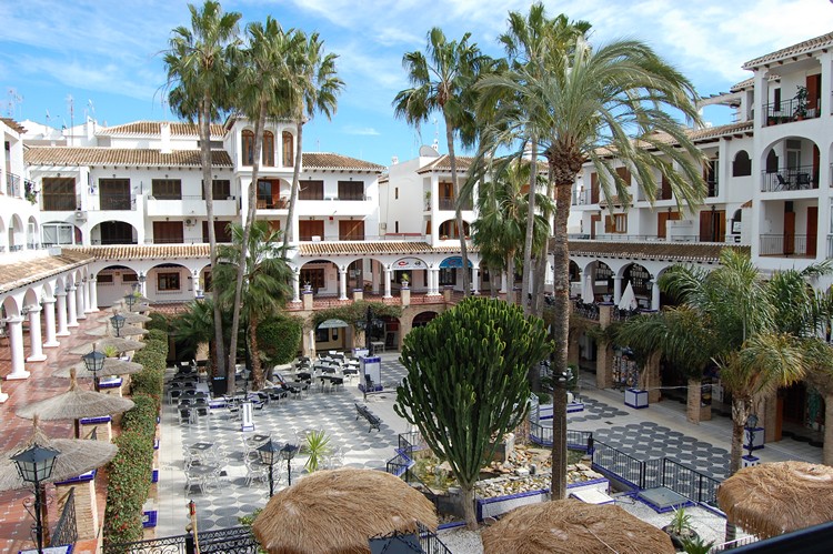 Preciosa casa adosada de 3 dormitorios y 2 baños en Pérgolas del Mediterráneo.