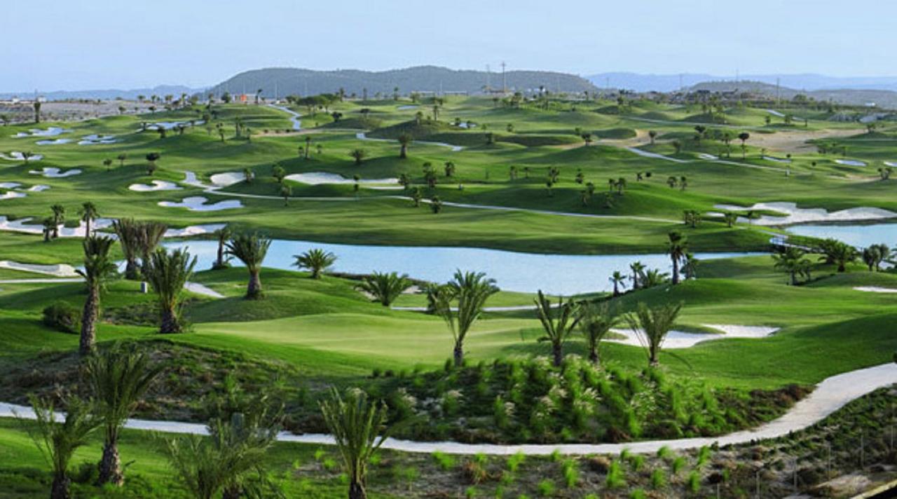 Preciosa casa adosada de 3 dormitorios y 2 baños en Pérgolas del Mediterráneo.