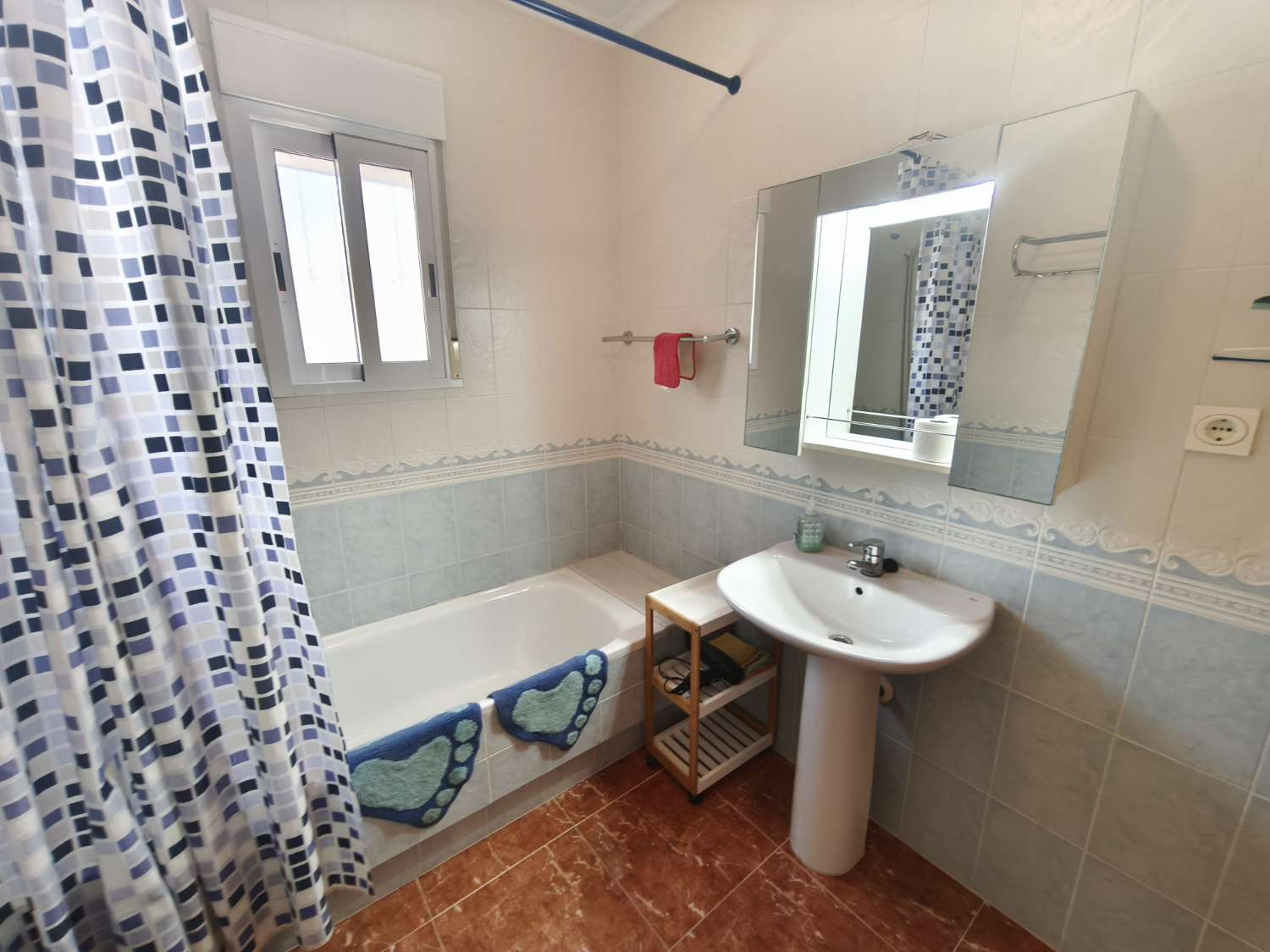 Preciosa casa adosada de 3 dormitorios y 2 baños en Pérgolas del Mediterráneo.