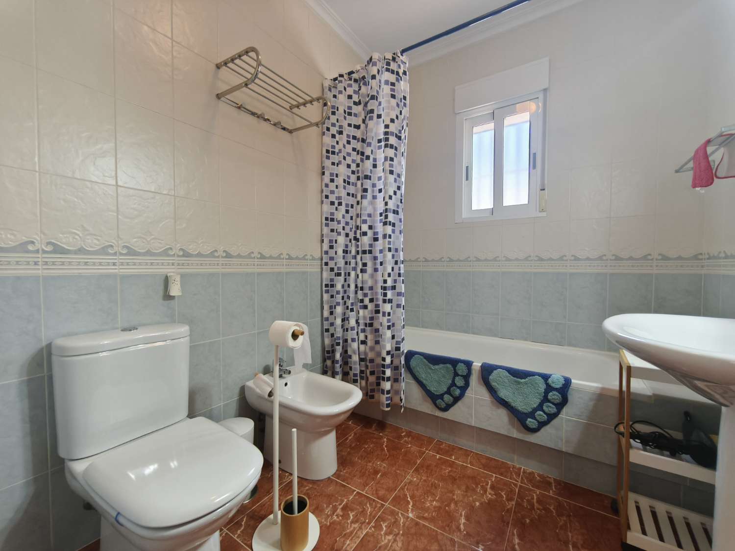 Preciosa casa adosada de 3 dormitorios y 2 baños en Pérgolas del Mediterráneo.