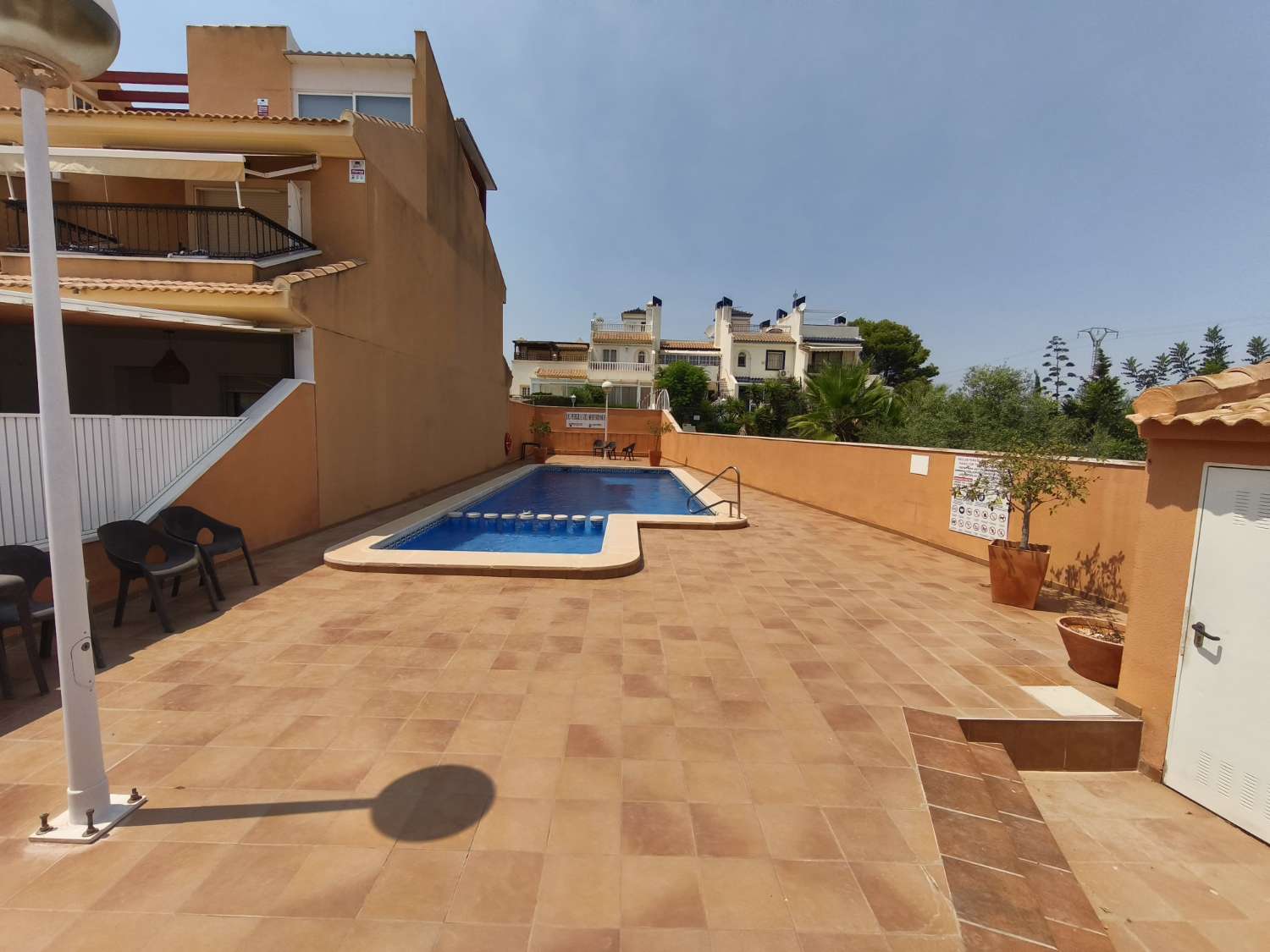 Preciosa casa adosada de 3 dormitorios y 2 baños en Pérgolas del Mediterráneo.