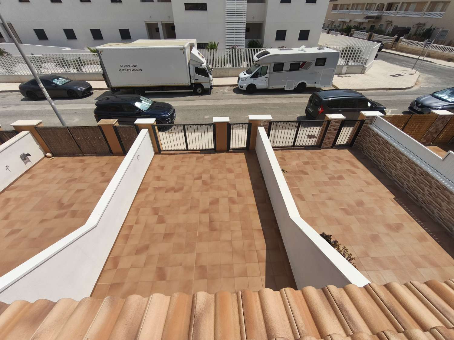 Preciosa casa adosada de 3 dormitorios y 2 baños en Pérgolas del Mediterráneo.