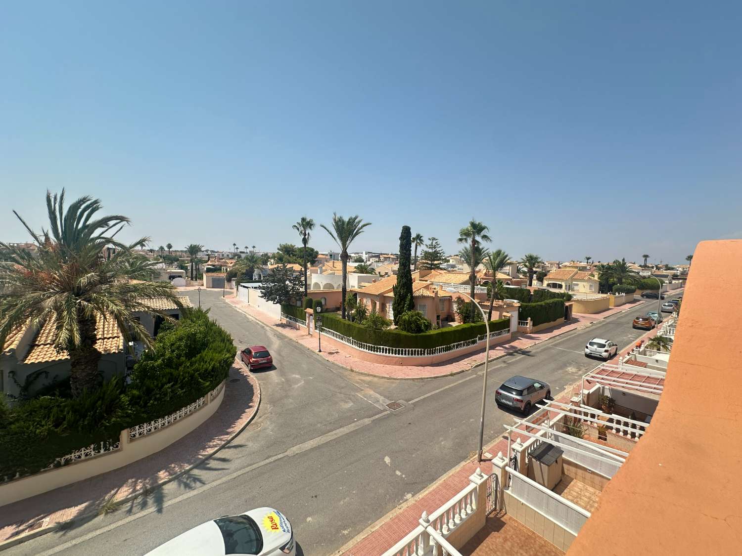 Dúplex de 2 dormitorios y 1 baño en La Florida.