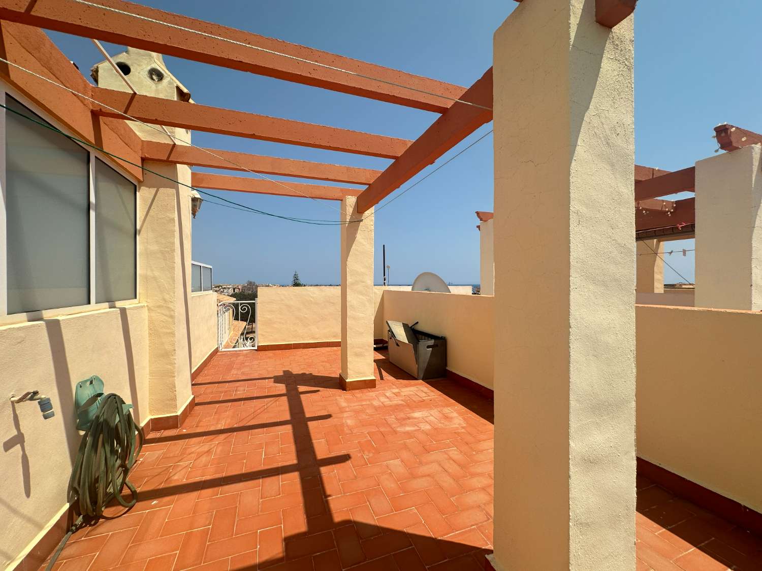 Dúplex de 2 dormitorios y 1 baño en La Florida.