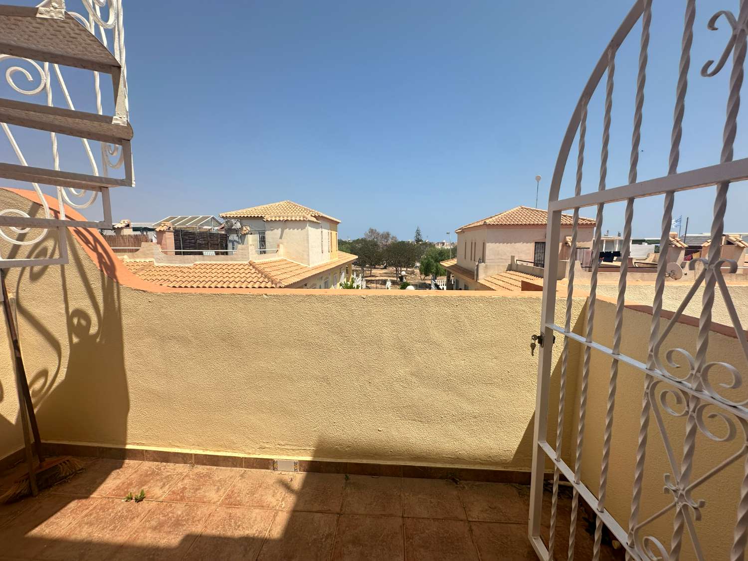 Dúplex de 2 dormitorios y 1 baño en La Florida.