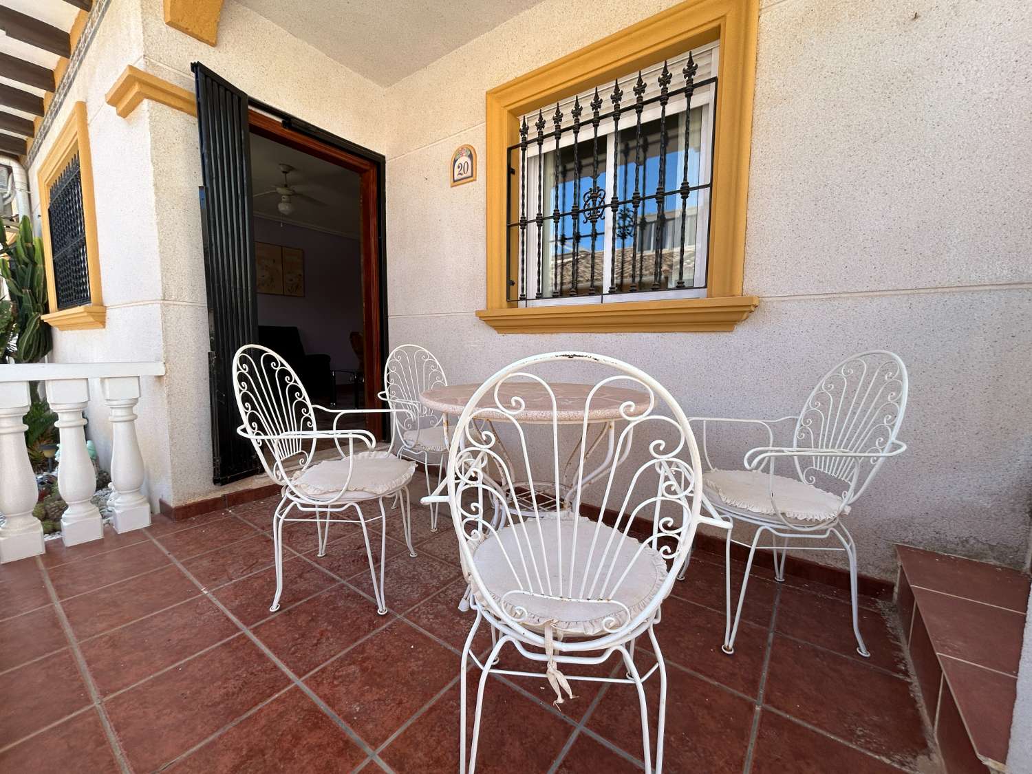 Bungalow de 2 dormitorios con solárium en Playa Flamenca