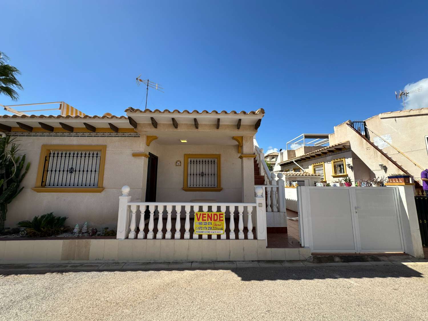 Bungalow de 2 dormitorios con solárium en Playa Flamenca