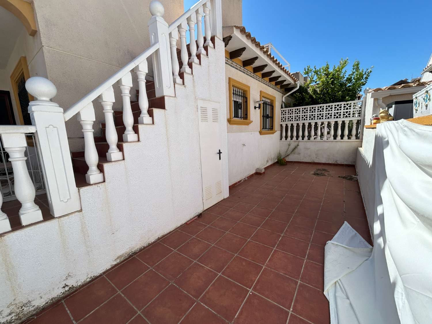 Bungalow de 2 dormitorios con solárium en Playa Flamenca