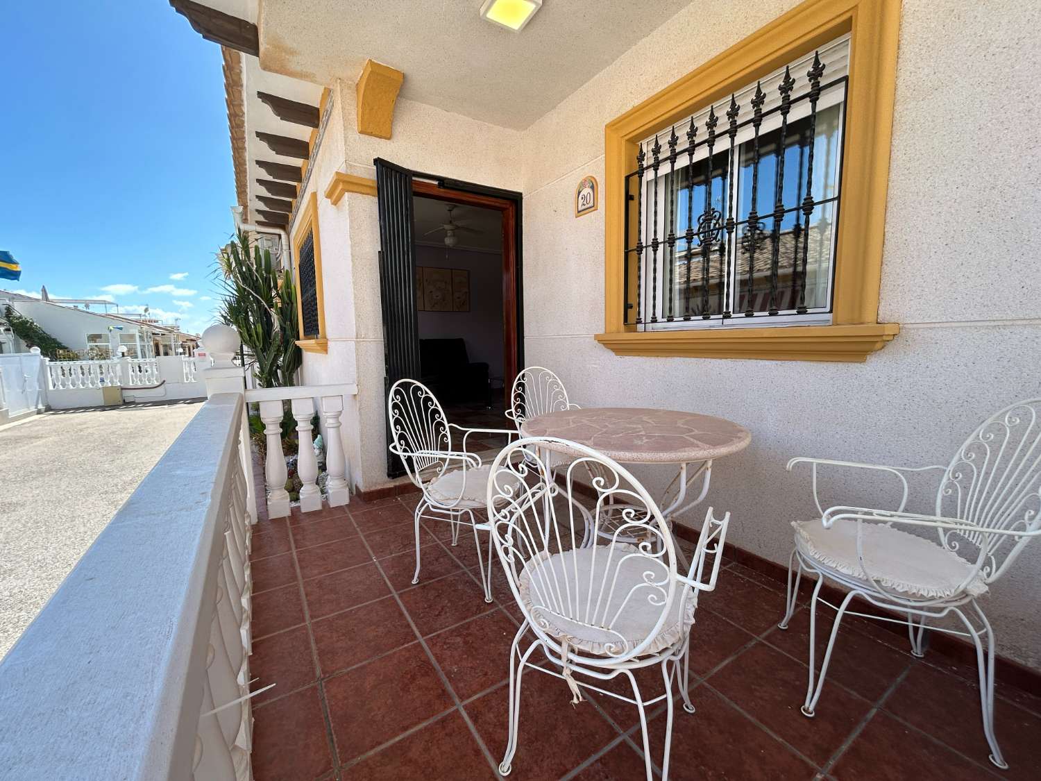 Bungalow de 2 dormitorios con solárium en Playa Flamenca