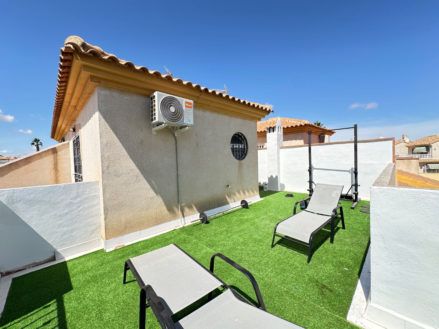 Dúplex en esquina con piscina privada en Playa Flamenca