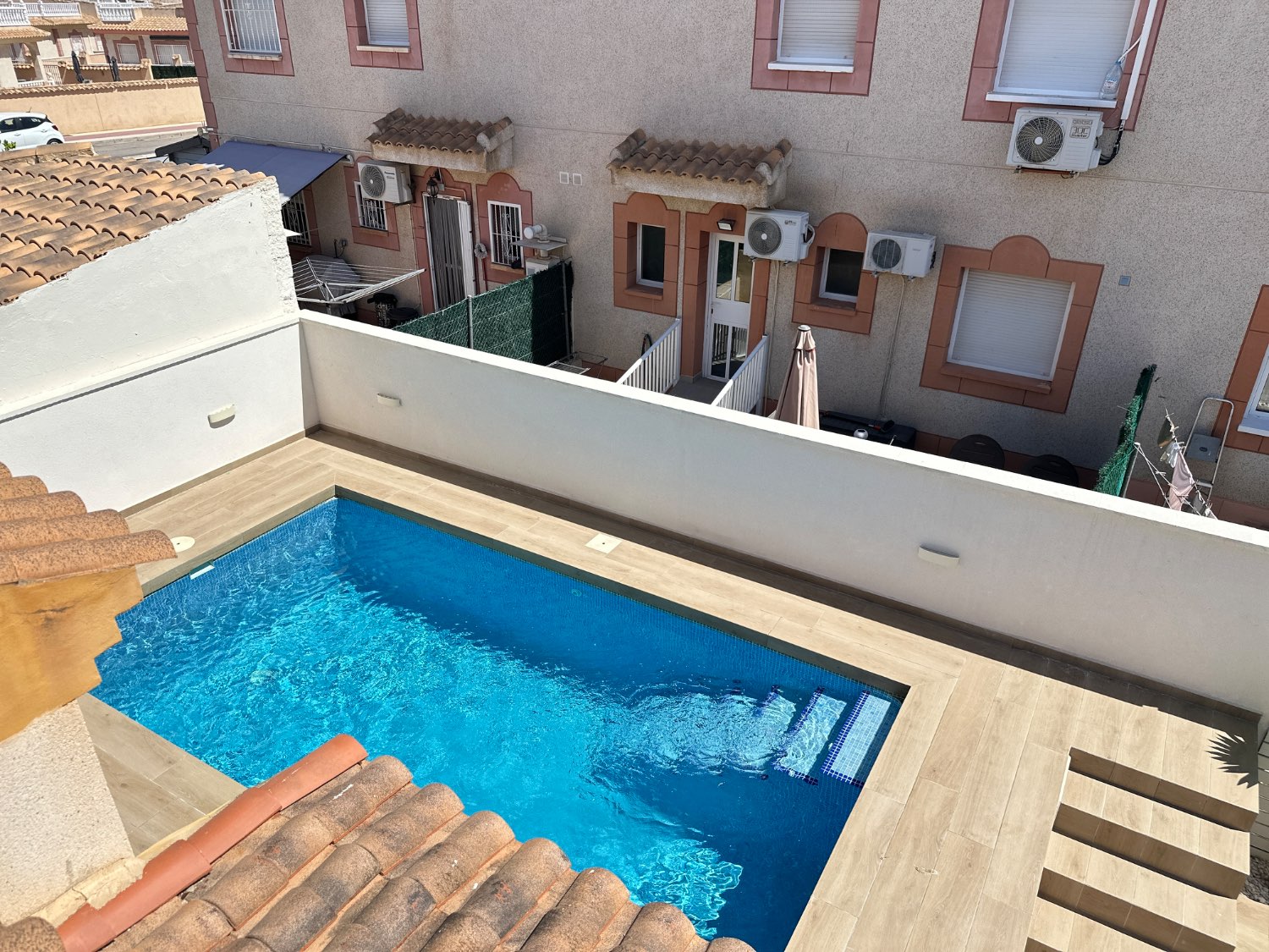Dúplex en esquina con piscina privada en Playa Flamenca
