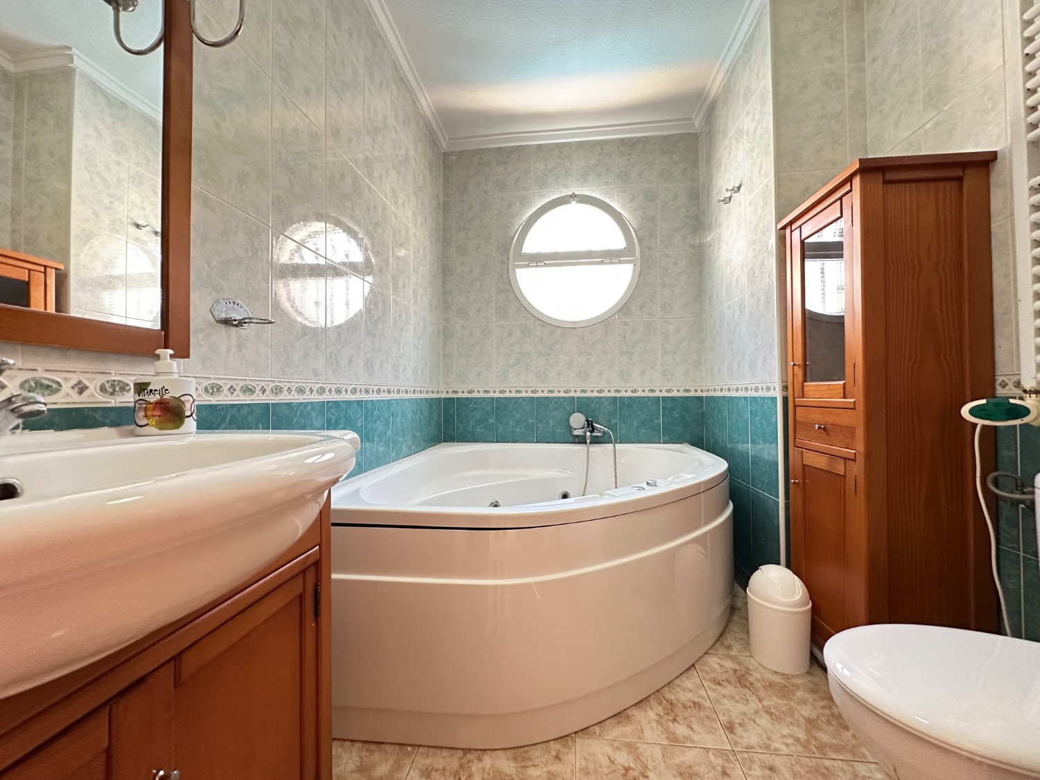 Dúplex en esquina con piscina privada en Playa Flamenca