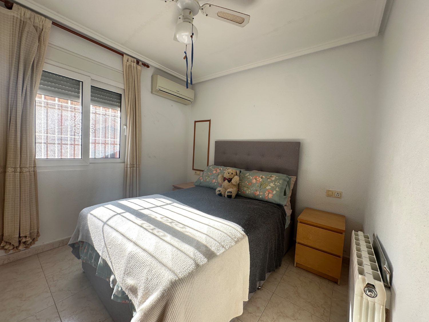 Bungalow con solárium privado y jardín  en playa flamenca