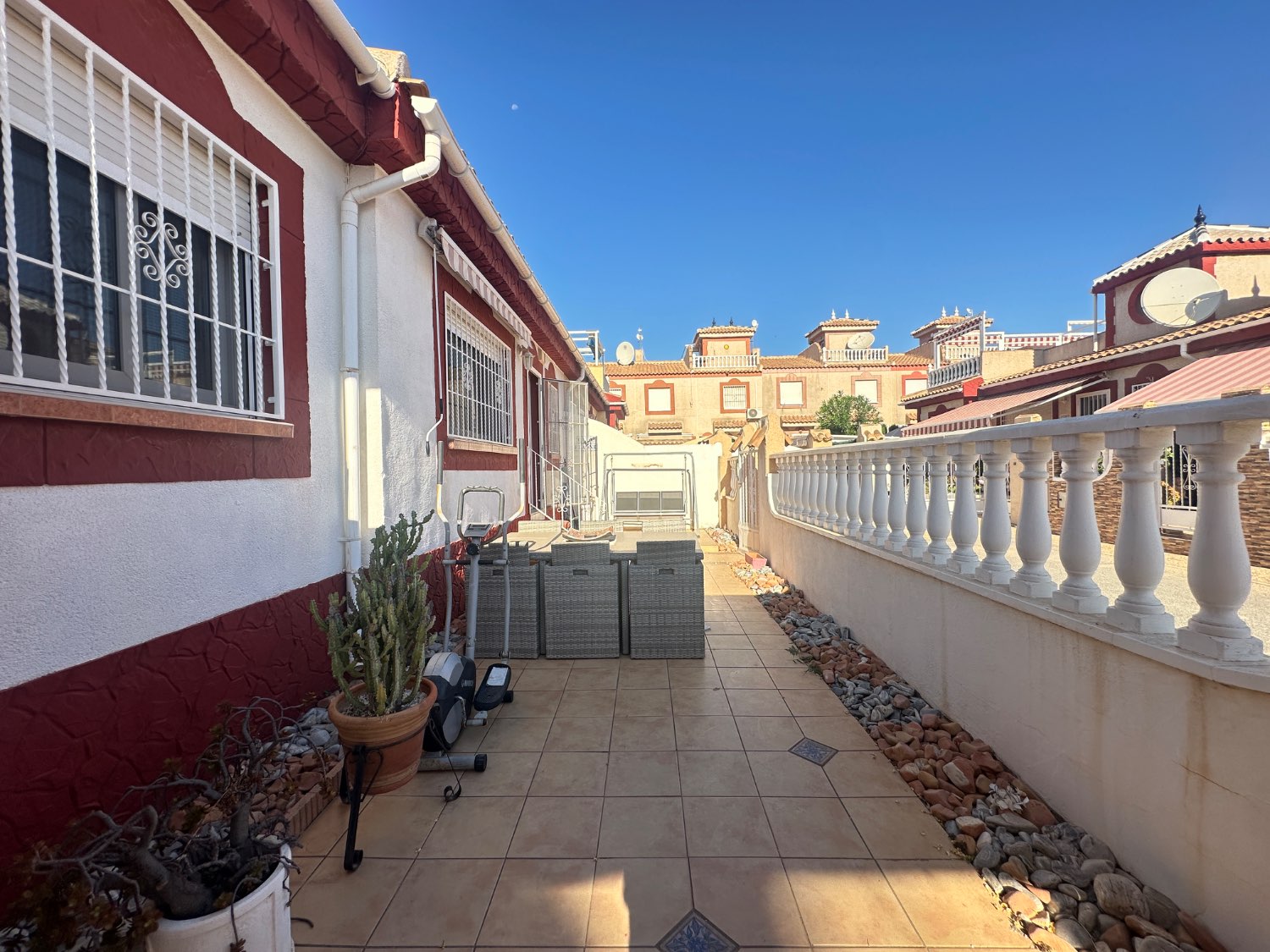 Bungalow con solárium privado y jardín  en playa flamenca