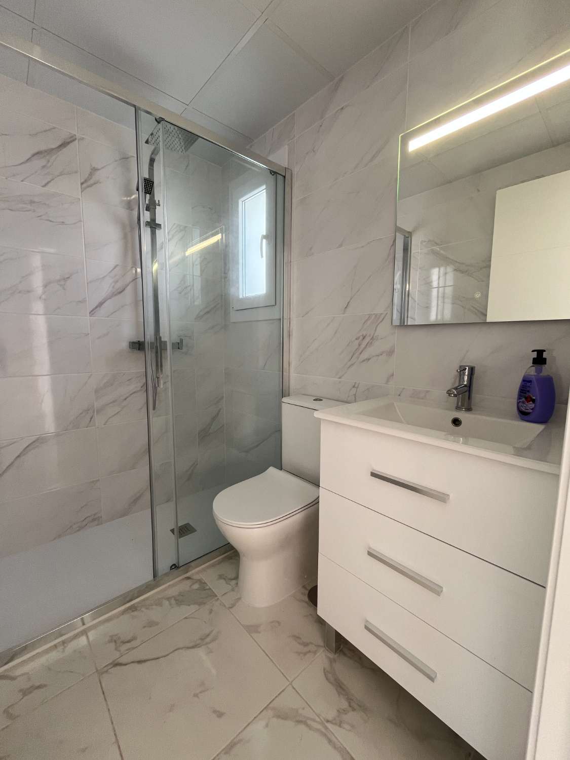 Casa Reformada de 3 dormitorios y 2 baños con piscina comunitaria