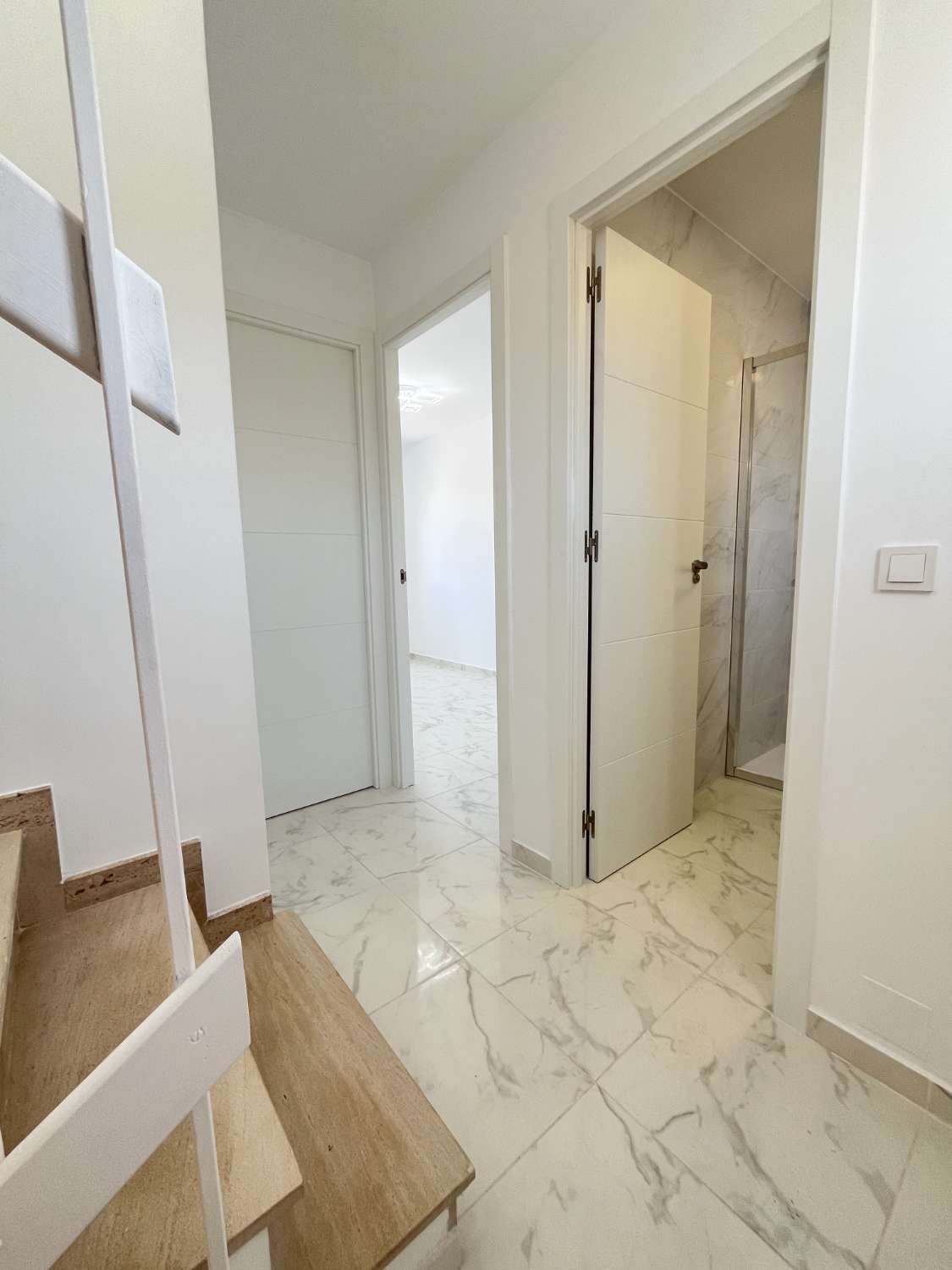 Casa Reformada de 3 dormitorios y 2 baños con piscina comunitaria