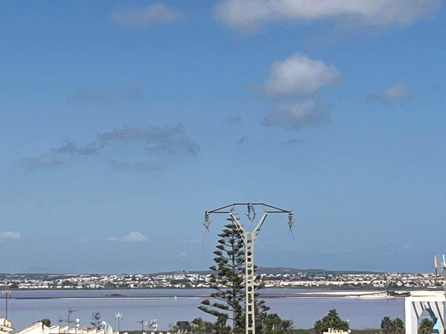 Casa Reformada de 3 dormitorios y 2 baños con piscina comunitaria